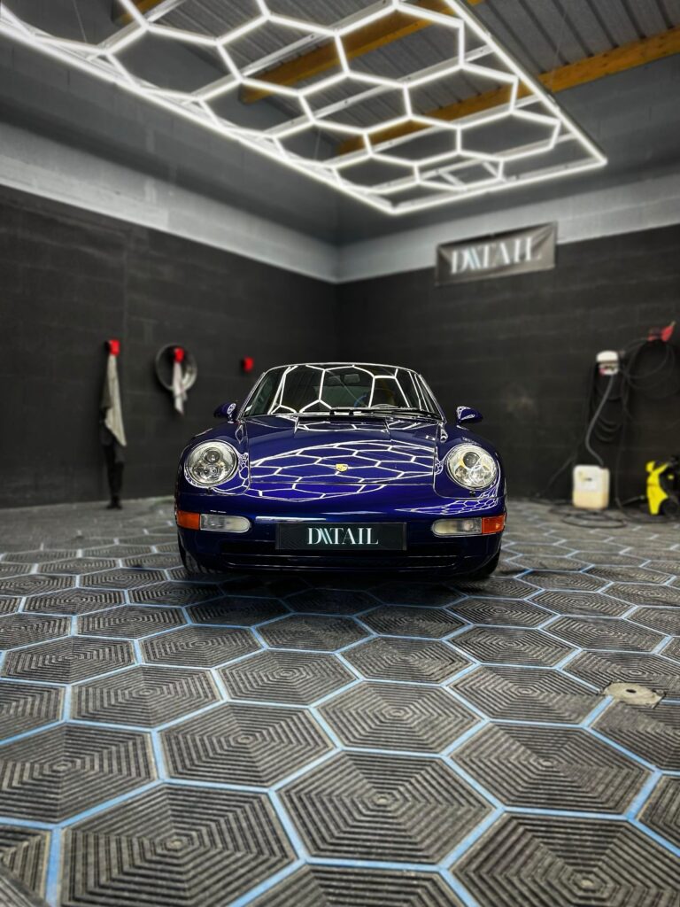Porsche 911 993 Carrera 2 vue avant chez D.TAIL