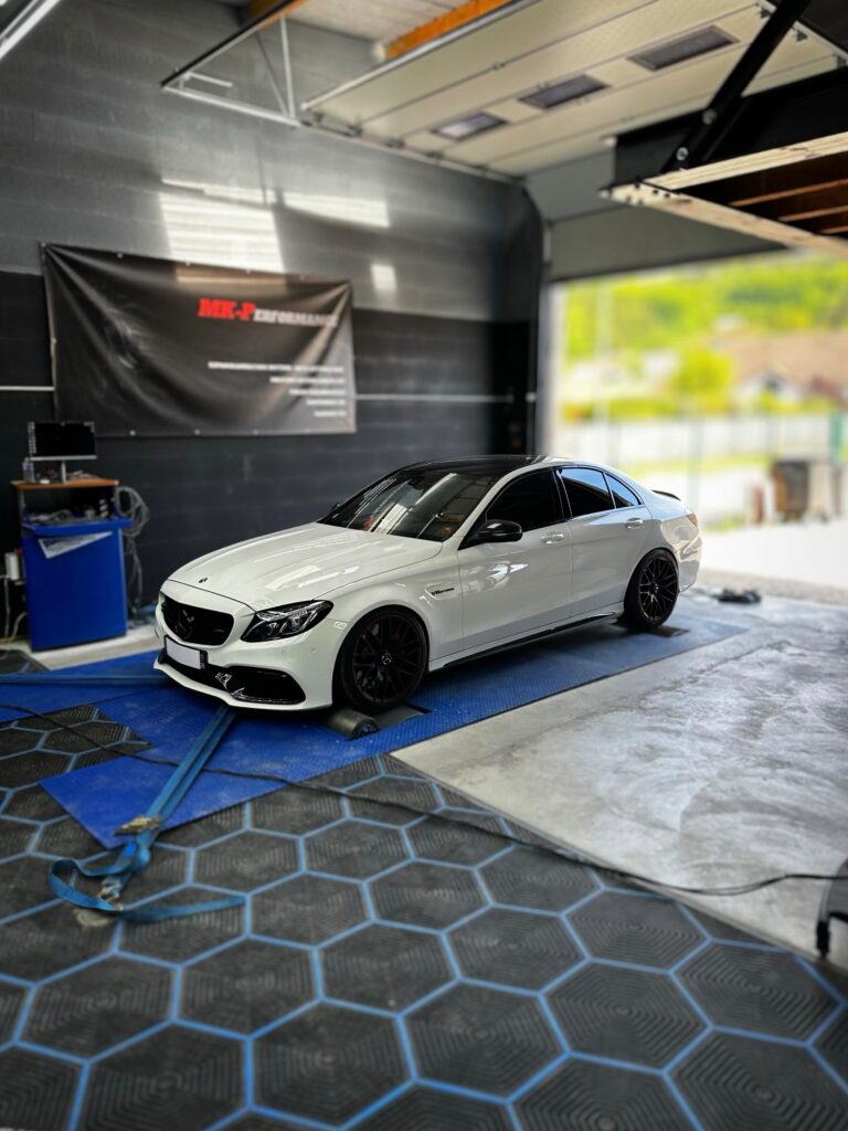 Mercedes C63 S AMG préparée par MK-PERFORMANCE